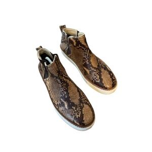 *Zara Woman Size 39 (US 8) Reptile/Snake  Print Pull On Hi Top Sneakers/Shoes